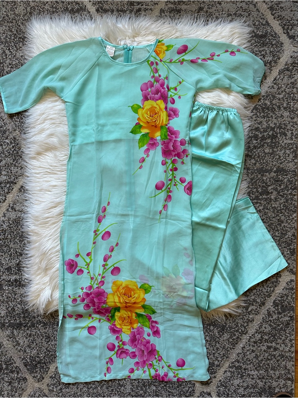 Vietnamese ao dai (see measurements)